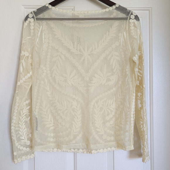 Sheer top with design - Picture 6 of 6